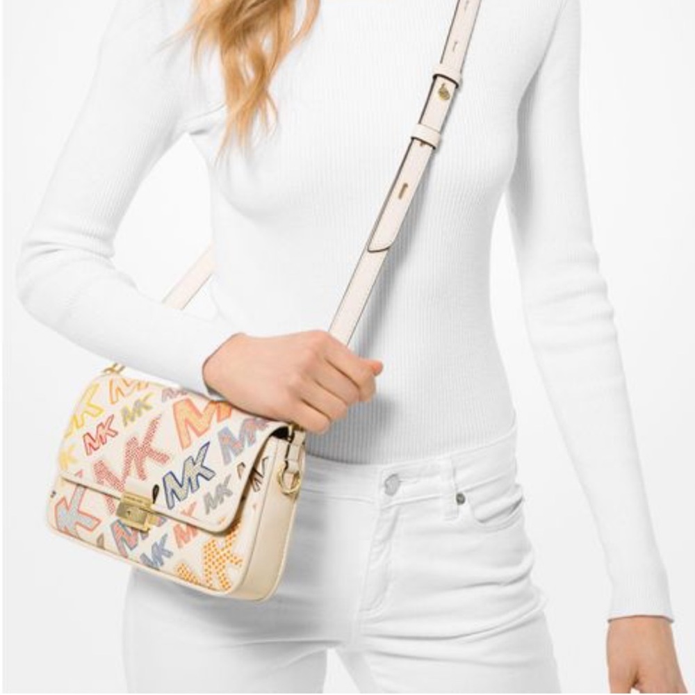 🤍 ❤️MICHAEL KORS ❤️🤍 BRADSHAW SMALL LOGO EMBOSSED LEATHER SHOULDER